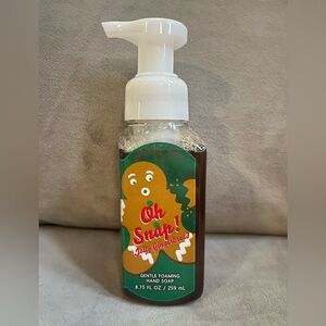 Oh Snap! Jolly Gingerbread Foaming Hand Soap. Bath & Body Works.